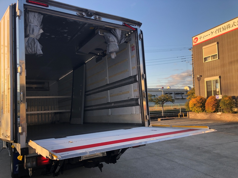 H30年 FC2AB冷凍車格納PGエアサス|中古トラックの販売・買取・査定のアイナビ