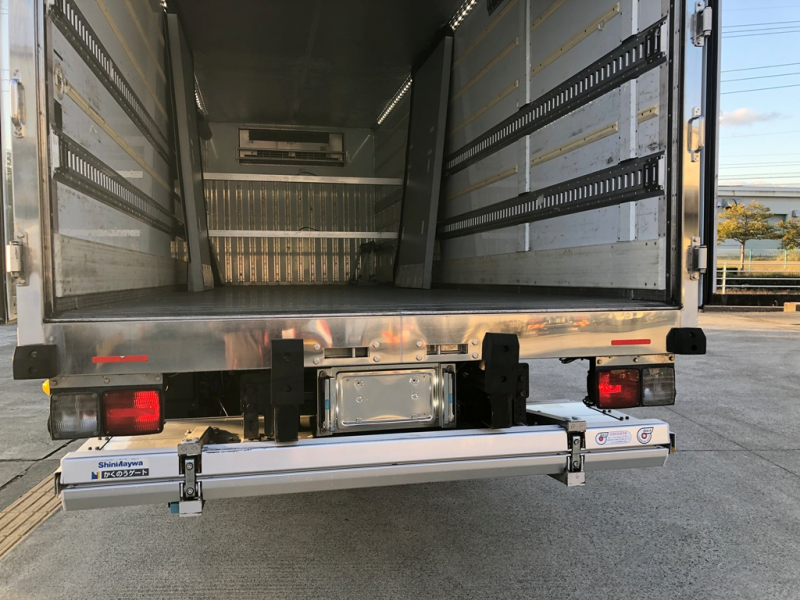 H30年 FC2AB冷凍車格納PGエアサス|中古トラックの販売・買取・査定のアイナビ