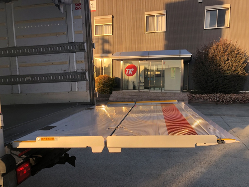 H30年 FC2AB冷凍車格納PGエアサス|中古トラックの販売・買取・査定のアイナビ