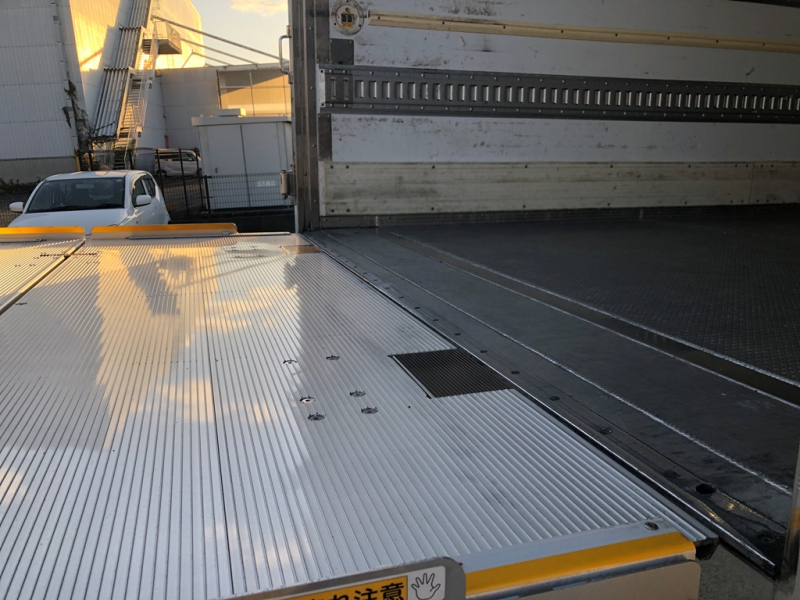 H30年 FC2AB冷凍車格納PGエアサス|中古トラックの販売・買取・査定のアイナビ