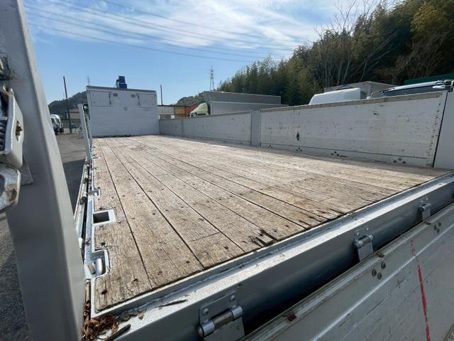 【TADANO4段クレーンリモコン付】いすゞ/ギガ|中古トラックの販売・買取・査定のアイナビ