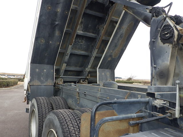 UDトラックス 平成27年式 ダンプ2デフ 車検付7速|中古トラックの販売・買取・査定のアイナビ