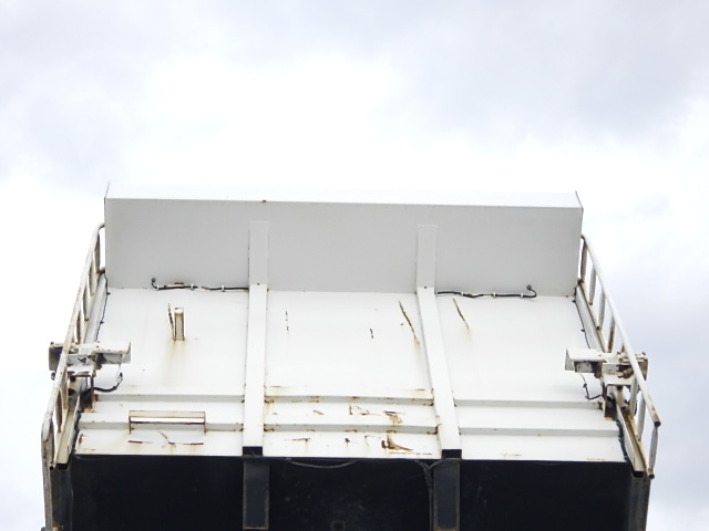 UDトラックス 平成27年式 ダンプ2デフ 車検付7速|中古トラックの販売・買取・査定のアイナビ