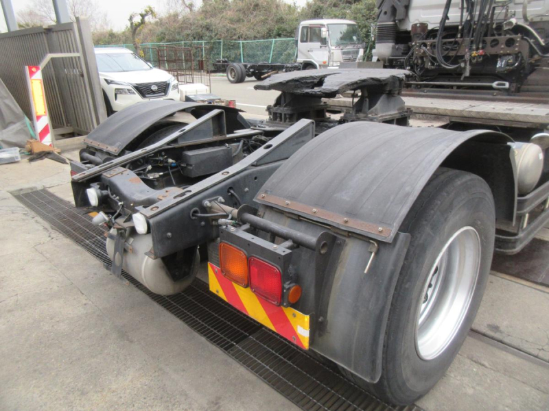 クオンマニュアル11.5トントラクタ|中古トラックの販売・買取・査定のアイナビ