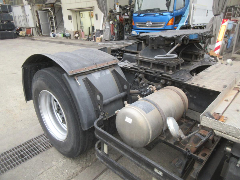 クオンマニュアル11.5トントラクタ|中古トラックの販売・買取・査定のアイナビ