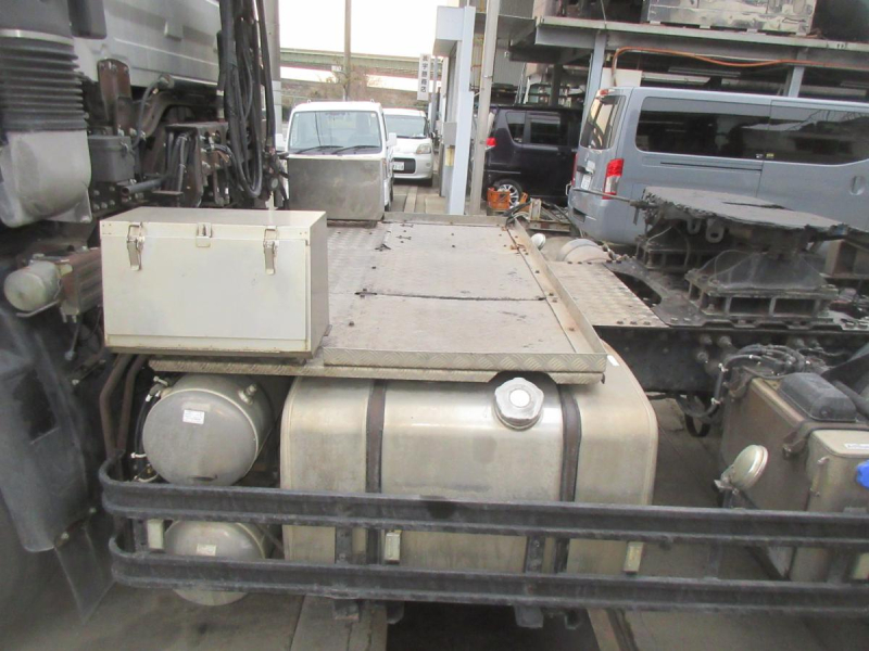 クオンマニュアル11.5トントラクタ|中古トラックの販売・買取・査定のアイナビ