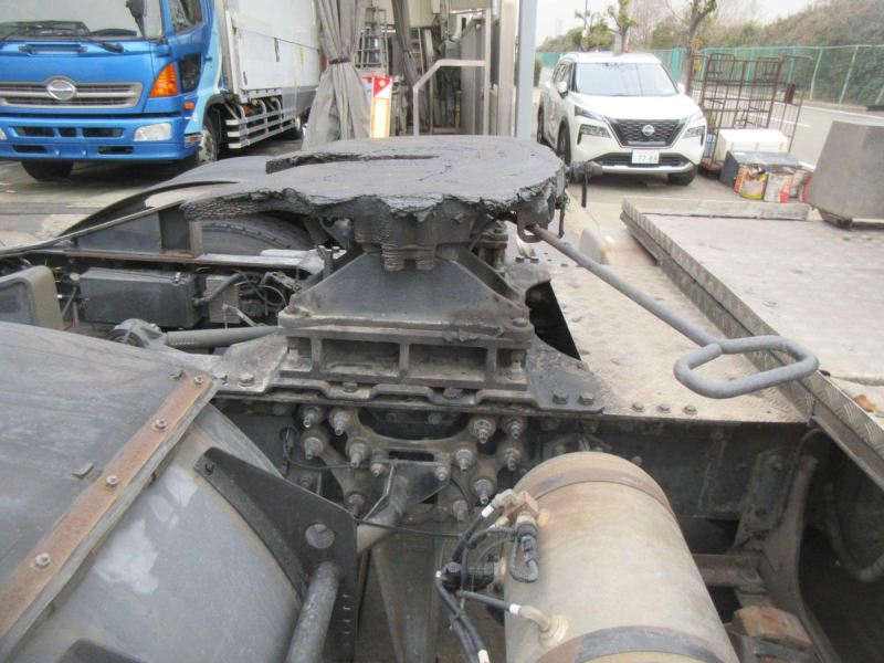 クオンマニュアル11.5トントラクタ|中古トラックの販売・買取・査定のアイナビ