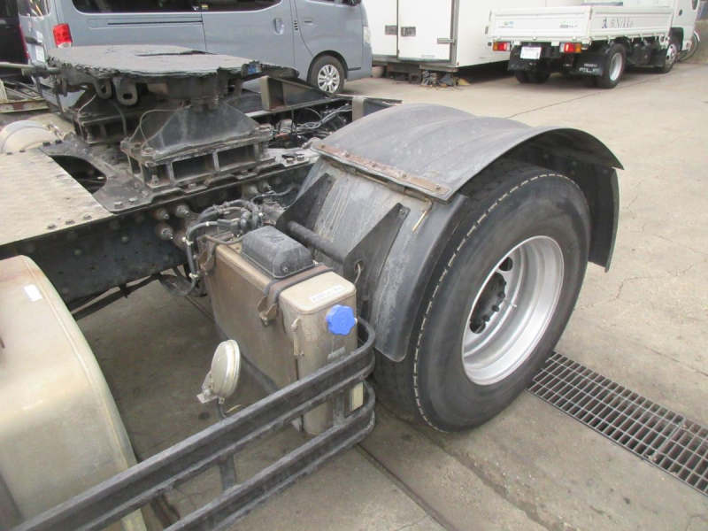 クオンマニュアル11.5トントラクタ|中古トラックの販売・買取・査定のアイナビ