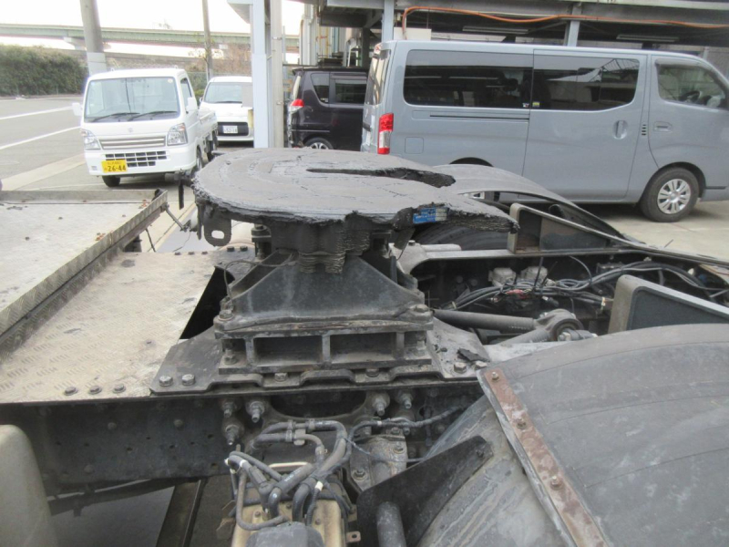 クオンマニュアル11.5トントラクタ|中古トラックの販売・買取・査定のアイナビ