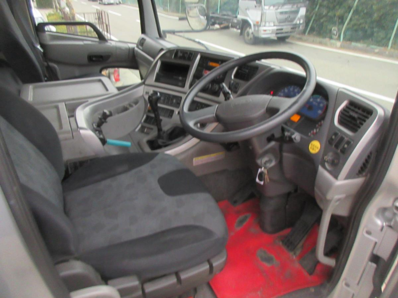 クオンマニュアル11.5トントラクタ|中古トラックの販売・買取・査定のアイナビ