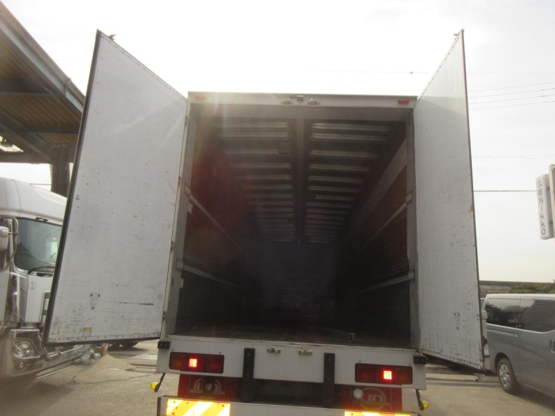 クオン高床3軸低走行アルミウイング|中古トラックの販売・買取・査定のアイナビ