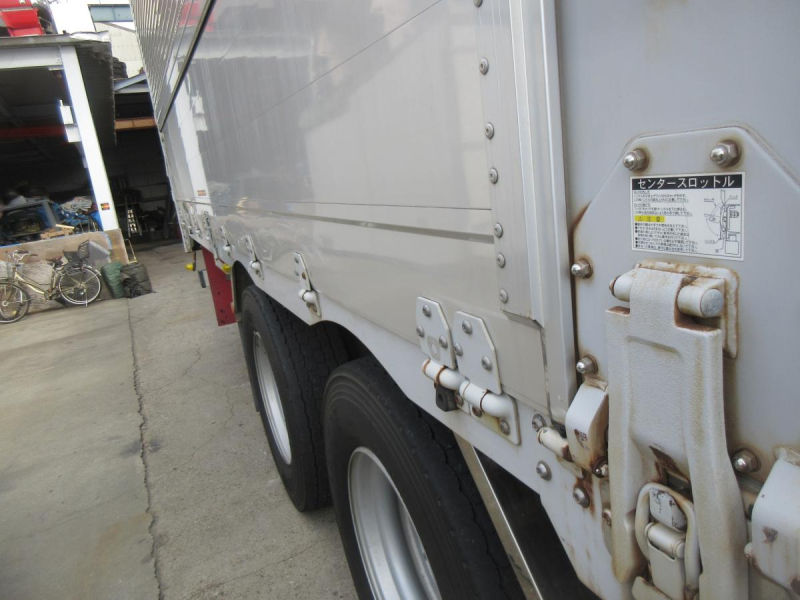 クオン高床3軸低走行アルミウイング|中古トラックの販売・買取・査定のアイナビ