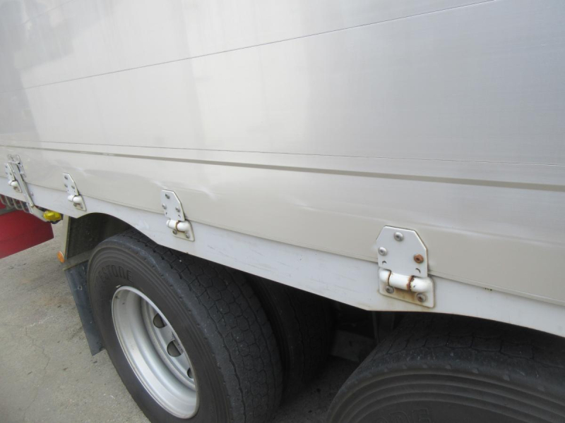 クオン高床3軸低走行アルミウイング|中古トラックの販売・買取・査定のアイナビ