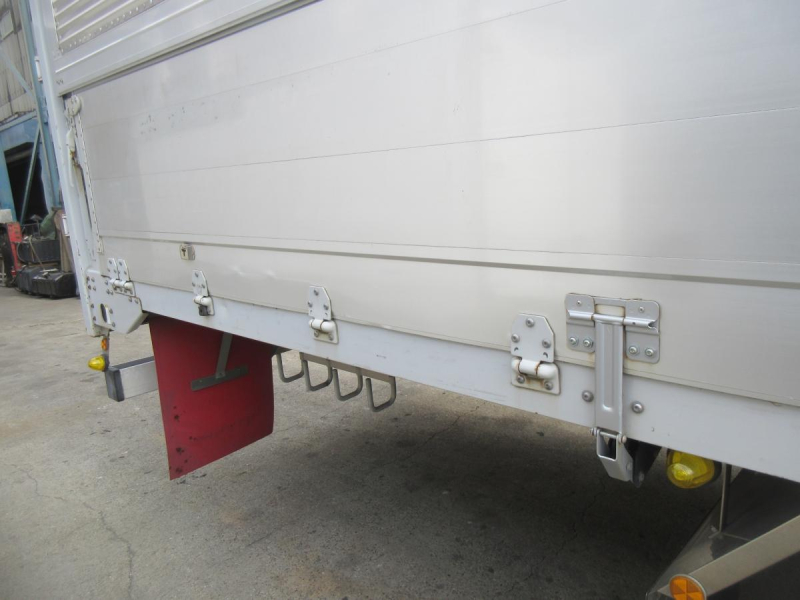 クオン高床3軸低走行アルミウイング|中古トラックの販売・買取・査定のアイナビ