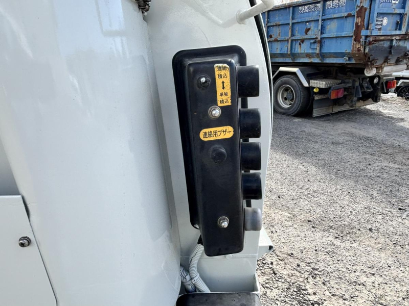 巻き込みパッカー車 モリタ製8.1立米 積載2250kg|中古トラックの販売・買取・査定のアイナビ