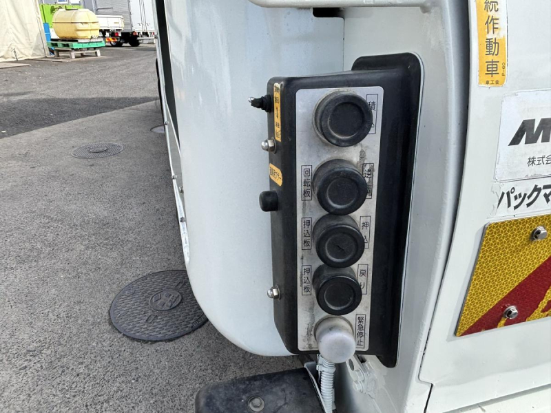 巻き込みパッカー車 モリタ製8.1立米 積載2250kg|中古トラックの販売・買取・査定のアイナビ