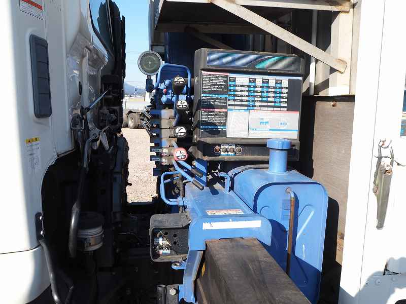 日野レンジャーショートベース4段クレーンラジコン|中古トラックの販売・買取・査定のアイナビ