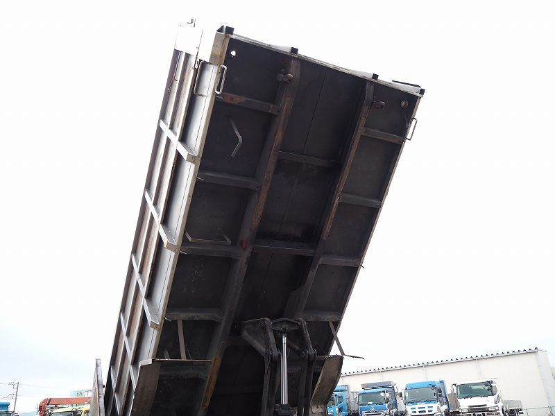 トヨタダイナ4WDロング深ダンプ8.7立米|中古トラックの販売・買取・査定のアイナビ