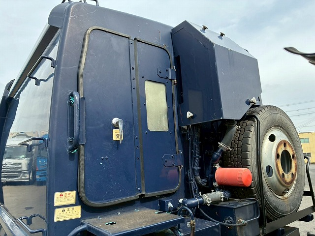 保証対象車両圧縮式塵芥車標準幅ショート押し出し排出|中古トラックの販売・買取・査定のアイナビ