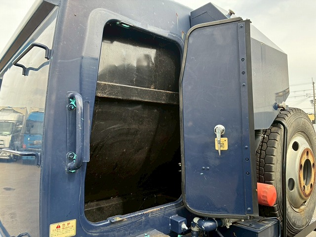 保証対象車両圧縮式塵芥車標準幅ショート押し出し排出|中古トラックの販売・買取・査定のアイナビ