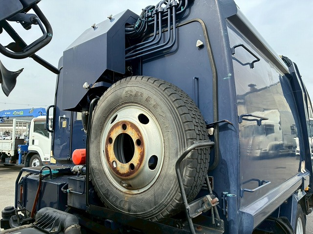 保証対象車両圧縮式塵芥車標準幅ショート押し出し排出|中古トラックの販売・買取・査定のアイナビ