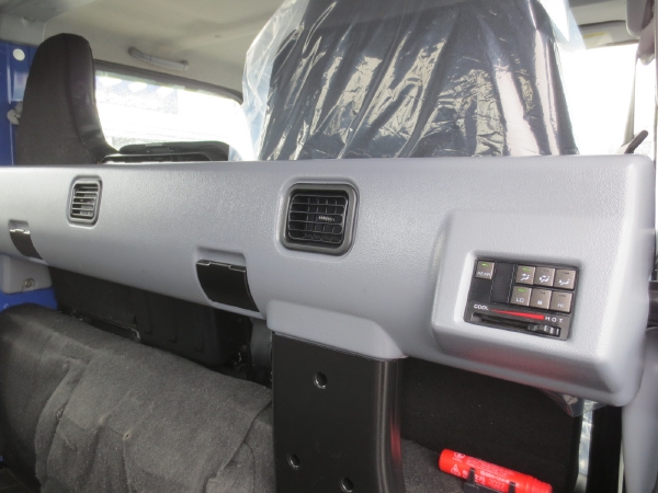 三菱キャンター全低床Wキャブ|中古トラックの販売・買取・査定のアイナビ