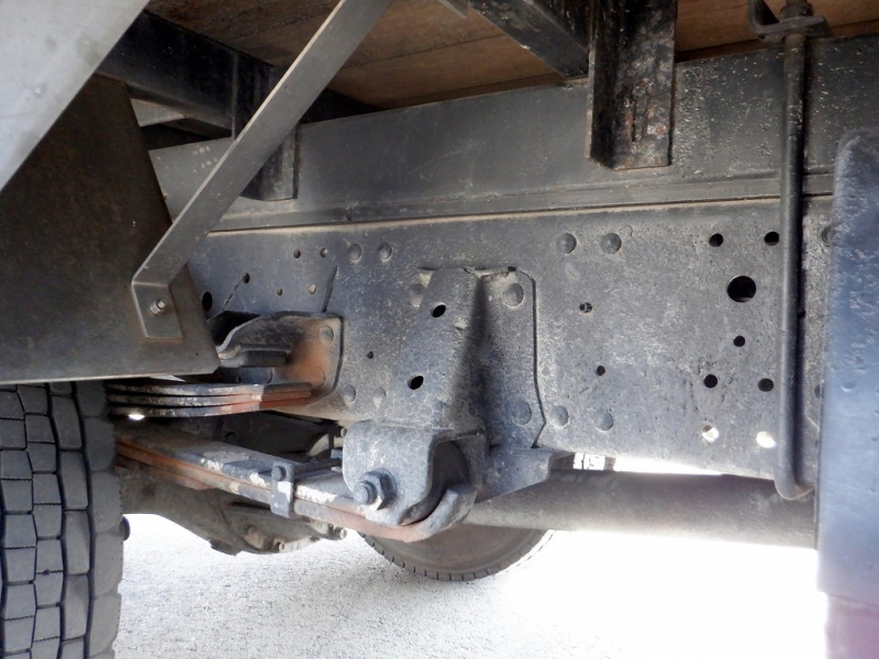 3.15t超ロング ユニック3段クレーン ラジコン リアジャッキ|中古トラックの販売・買取・査定のアイナビ