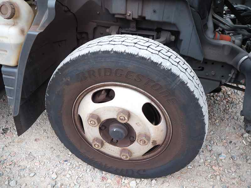 三菱ふそうキャンター標準柵付平ボディ積載2t|中古トラックの販売・買取・査定のアイナビ