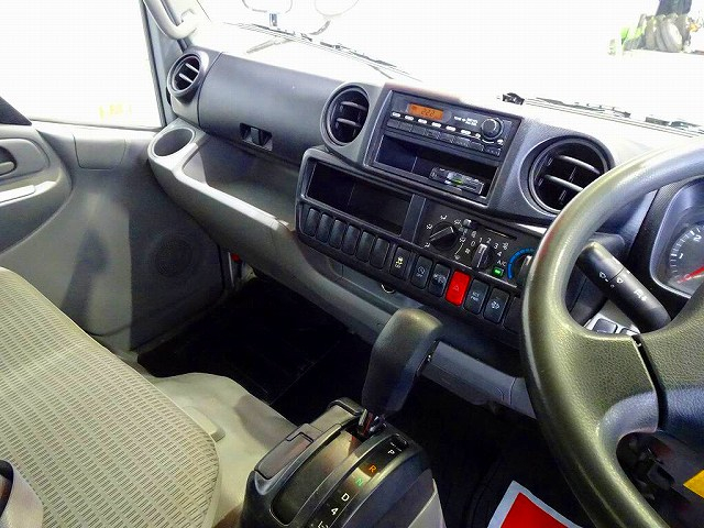 デュトロ2tFJL標準セミロングパネルバン総重量5t未満|中古トラックの販売・買取・査定のアイナビ