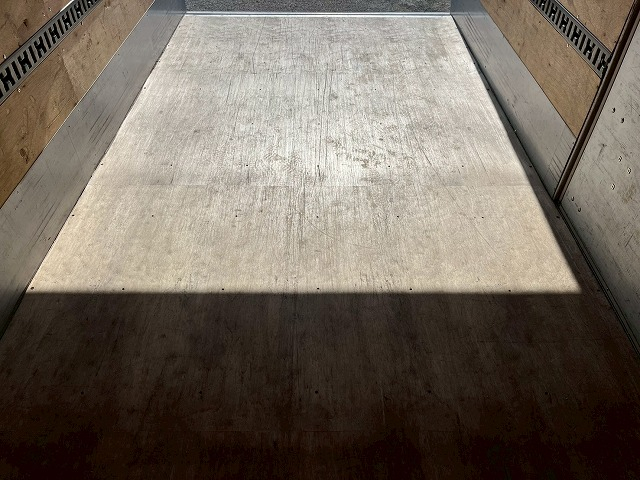 3トン積載★ワイド×ロング★左サイド扉★内高:206cm★5速MT|中古トラックの販売・買取・査定のアイナビ