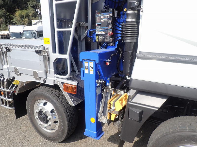 タダノ4段 4軸低床 394PS シフトパイロット あおり5方開|中古トラックの販売・買取・査定のアイナビ