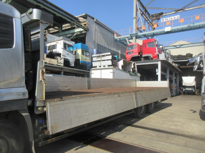 クオン3軸高床リーフサスアルミ平|中古トラックの販売・買取・査定のアイナビ