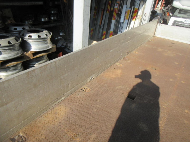 クオン3軸高床リーフサスアルミ平|中古トラックの販売・買取・査定のアイナビ