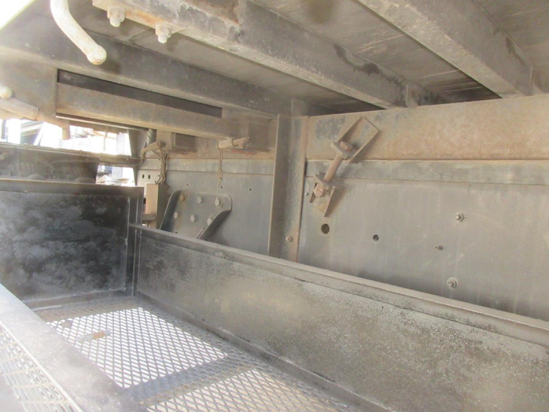 クオン3軸高床リーフサスアルミ平|中古トラックの販売・買取・査定のアイナビ