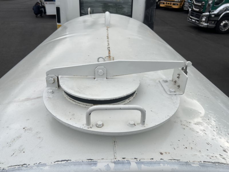 極東開発 最大数量4000L PTO式 前後散水|中古トラックの販売・買取・査定のアイナビ