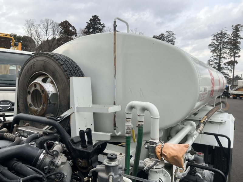 極東開発 最大数量4000L PTO式 前後散水|中古トラックの販売・買取・査定のアイナビ
