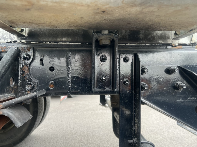 極東開発 最大数量4000L PTO式 前後散水|中古トラックの販売・買取・査定のアイナビ