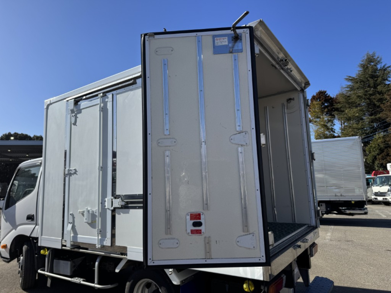 10尺東プレXV22HOC-Q中温設定サイドドア|中古トラックの販売・買取・査定のアイナビ