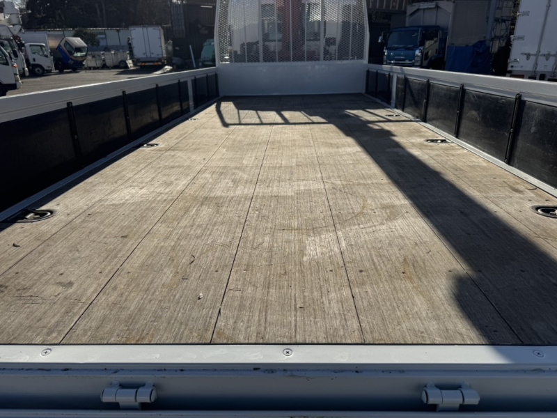 ベッド付2.9t吊4段古河ユニックURG344ラジコン|中古トラックの販売・買取・査定のアイナビ