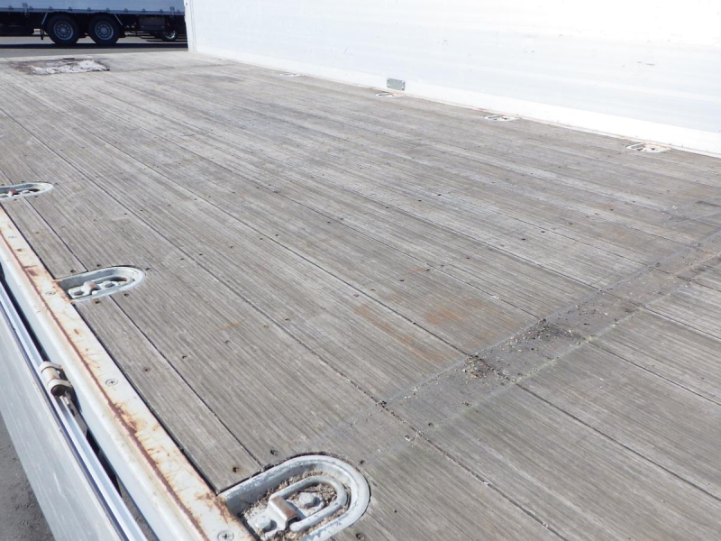 62ワイド アルミ平 後輪エアサス 積載3.3t|中古トラックの販売・買取・査定のアイナビ