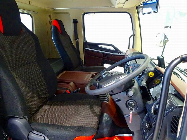 レンジャー5.8t増トン4WD標準ベッド付平ボデー240ps|中古トラックの販売・買取・査定のアイナビ