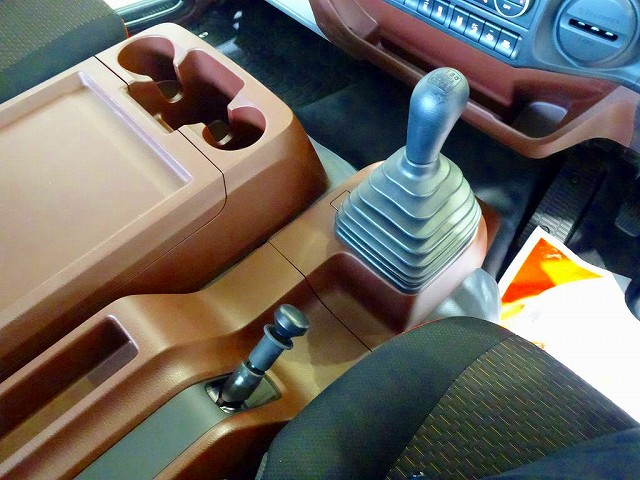 レンジャー5.8t増トン4WD標準ベッド付平ボデー240ps|中古トラックの販売・買取・査定のアイナビ