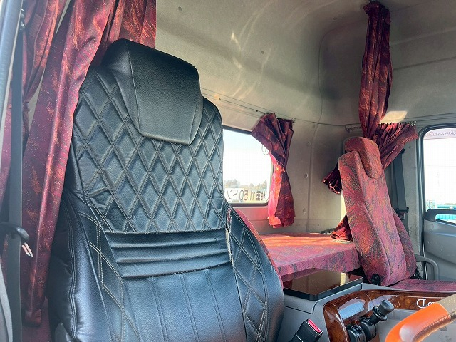 カスタム★ハイルーフ★第5輪11.5トン★ブタ鼻電源コネクター|中古トラックの販売・買取・査定のアイナビ