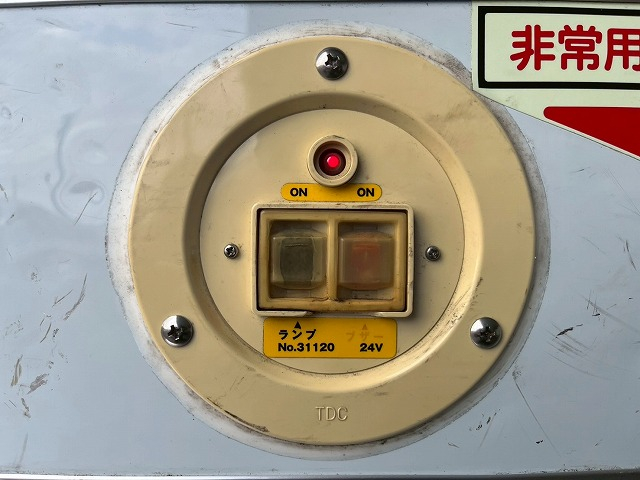 -30℃低温設定★10尺ボディ★左サイド扉★5トン限定・準中型免許|中古トラックの販売・買取・査定のアイナビ