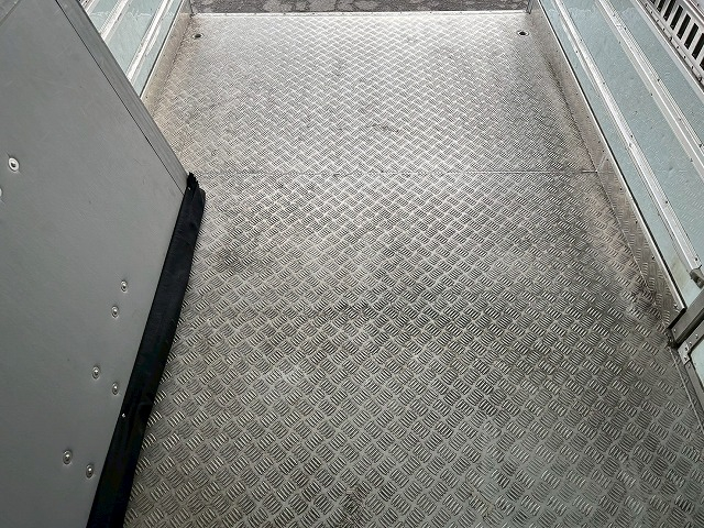 -30℃低温設定★10尺ボディ★左サイド扉★5トン限定・準中型免許|中古トラックの販売・買取・査定のアイナビ