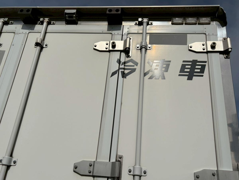 冷蔵冷凍車ワイドロング3トン積載低温-30℃左サイド扉2エバ|中古トラックの販売・買取・査定のアイナビ