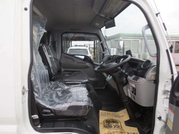 UDカゼット全低床平ボディ|中古トラックの販売・買取・査定のアイナビ