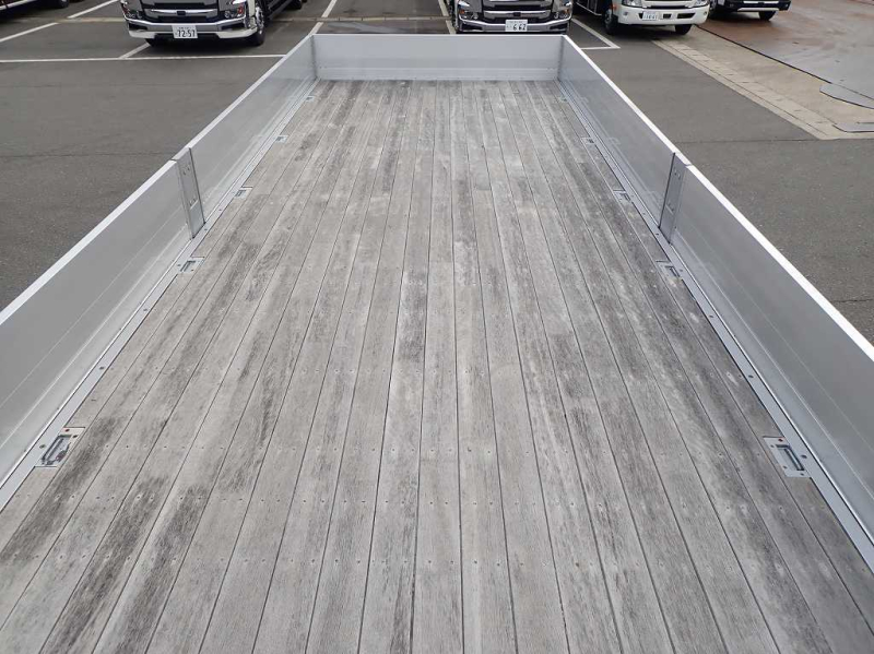 未使用増トンL7200ワイドアルミ平ハイルーフ240PS6速|中古トラックの販売・買取・査定のアイナビ