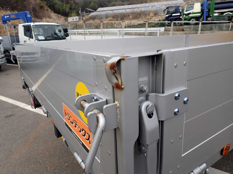 未使用増トンL7200ワイドアルミ平ハイルーフ240PS6速|中古トラックの販売・買取・査定のアイナビ