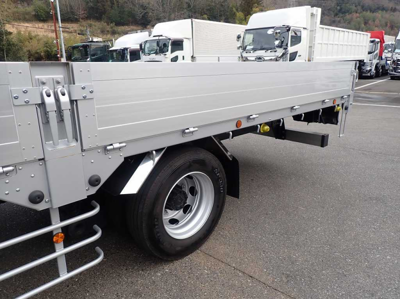 未使用増トンL7200ワイドアルミ平ハイルーフ240PS6速|中古トラックの販売・買取・査定のアイナビ